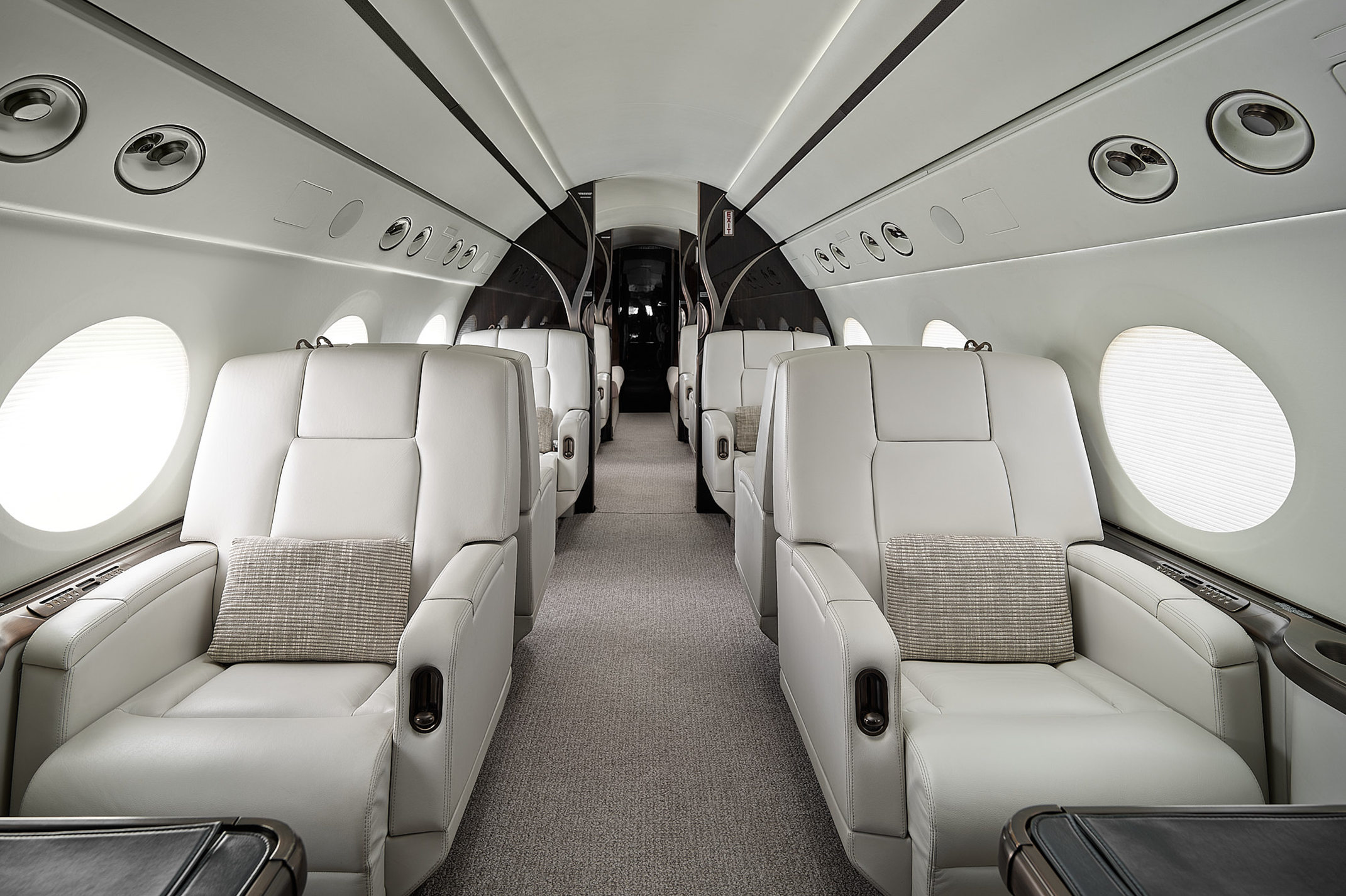 Interior cabin view of Gulfstream G550 N550 Center Seating