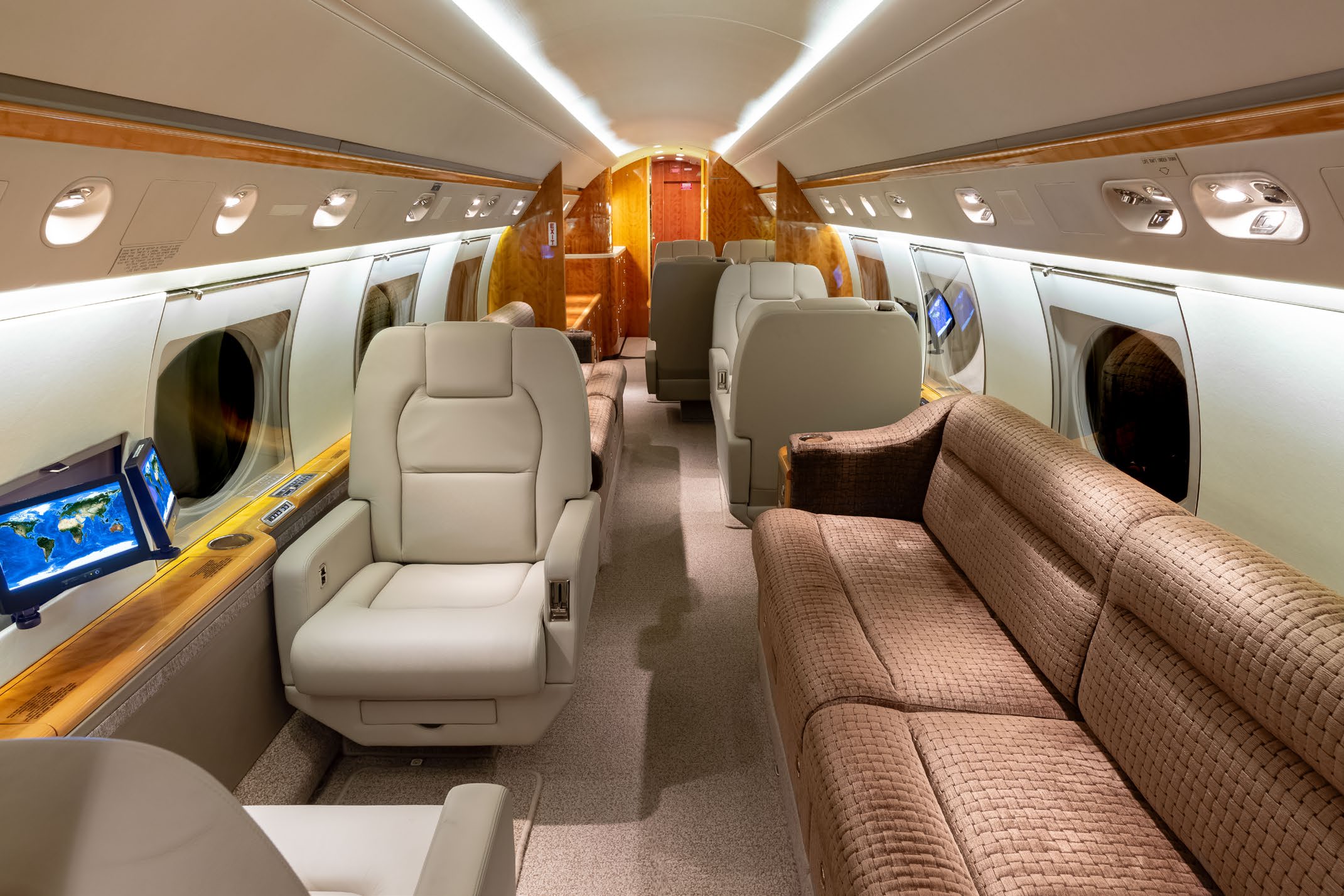 Gulfstream GV N5616 interior view main cabin