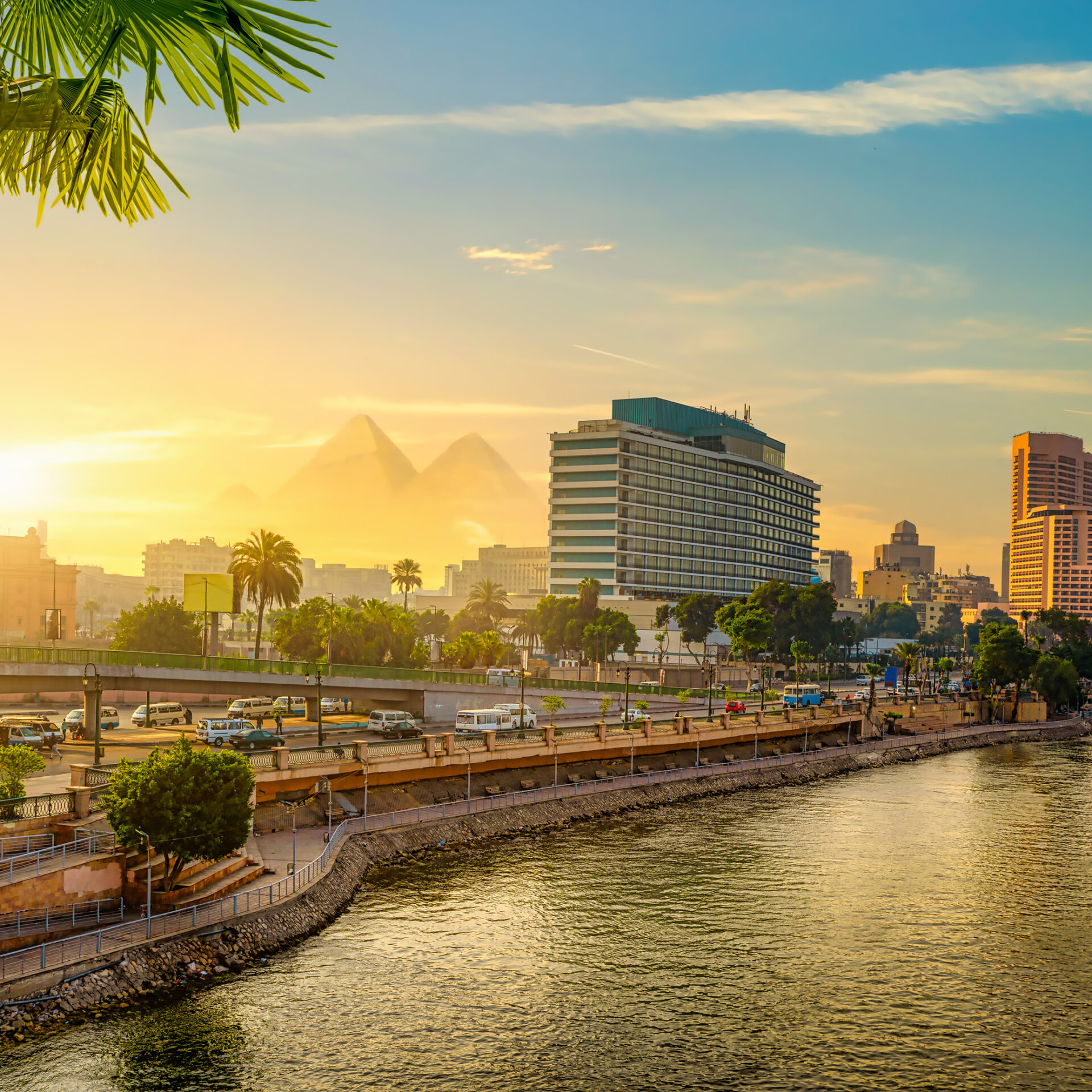 Flights-to-Cairo-pyramids-of-giza